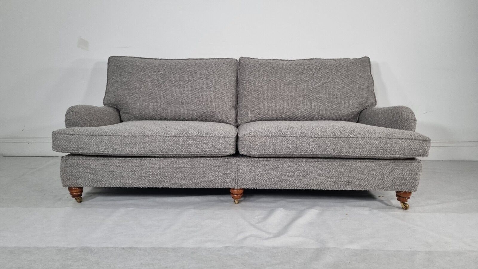 Impeccable Duresta Lansdowne Grande sofa in sumptuous grey chenille fabric - Image 3