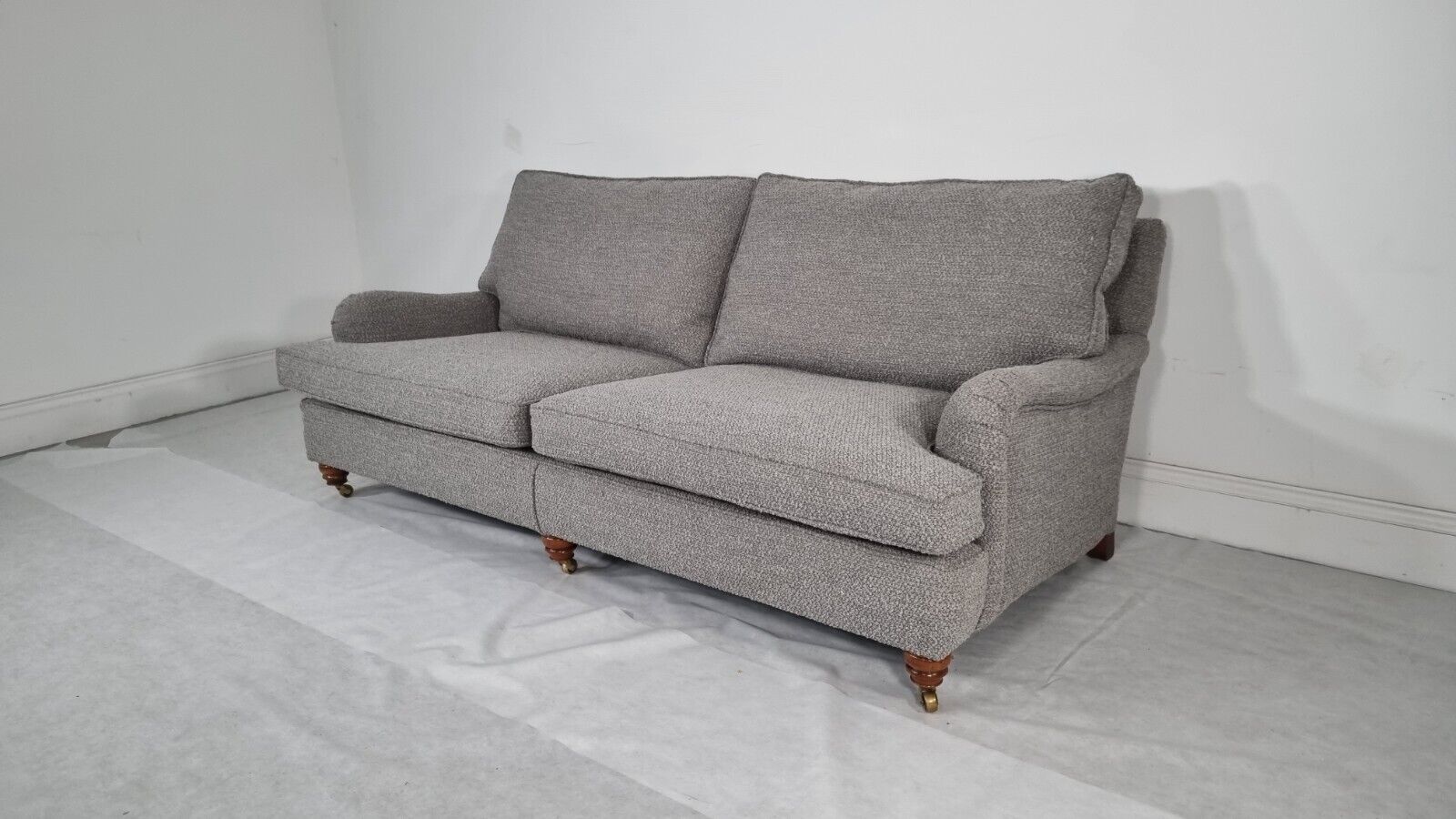 Impeccable Duresta Lansdowne Grande sofa in sumptuous grey chenille fabric - Image 4