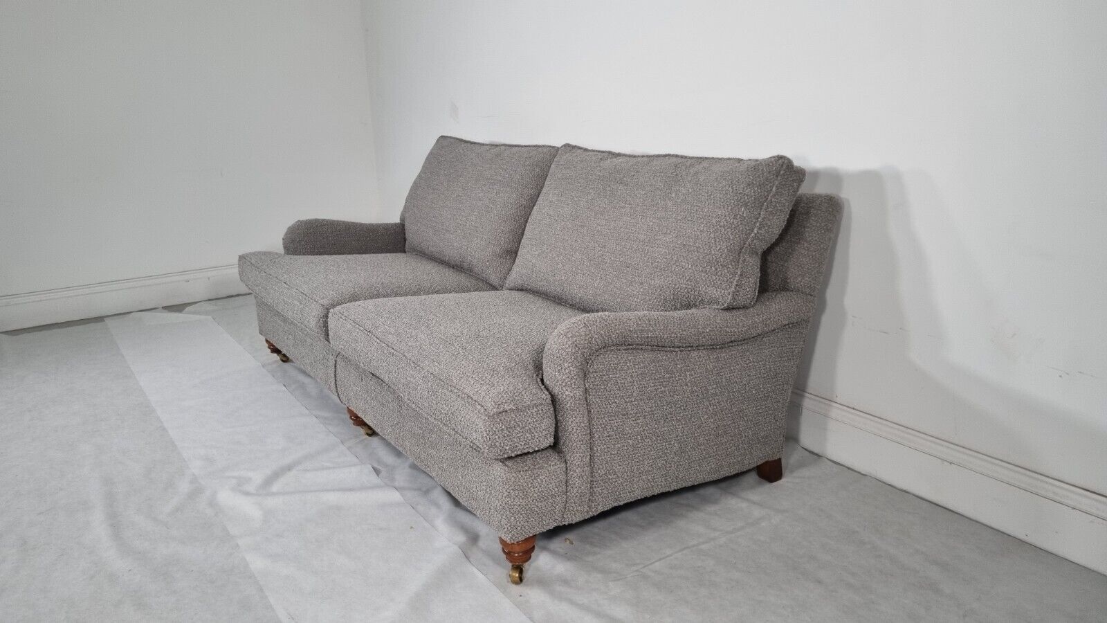 Impeccable Duresta Lansdowne Grande sofa in sumptuous grey chenille fabric - Image 5