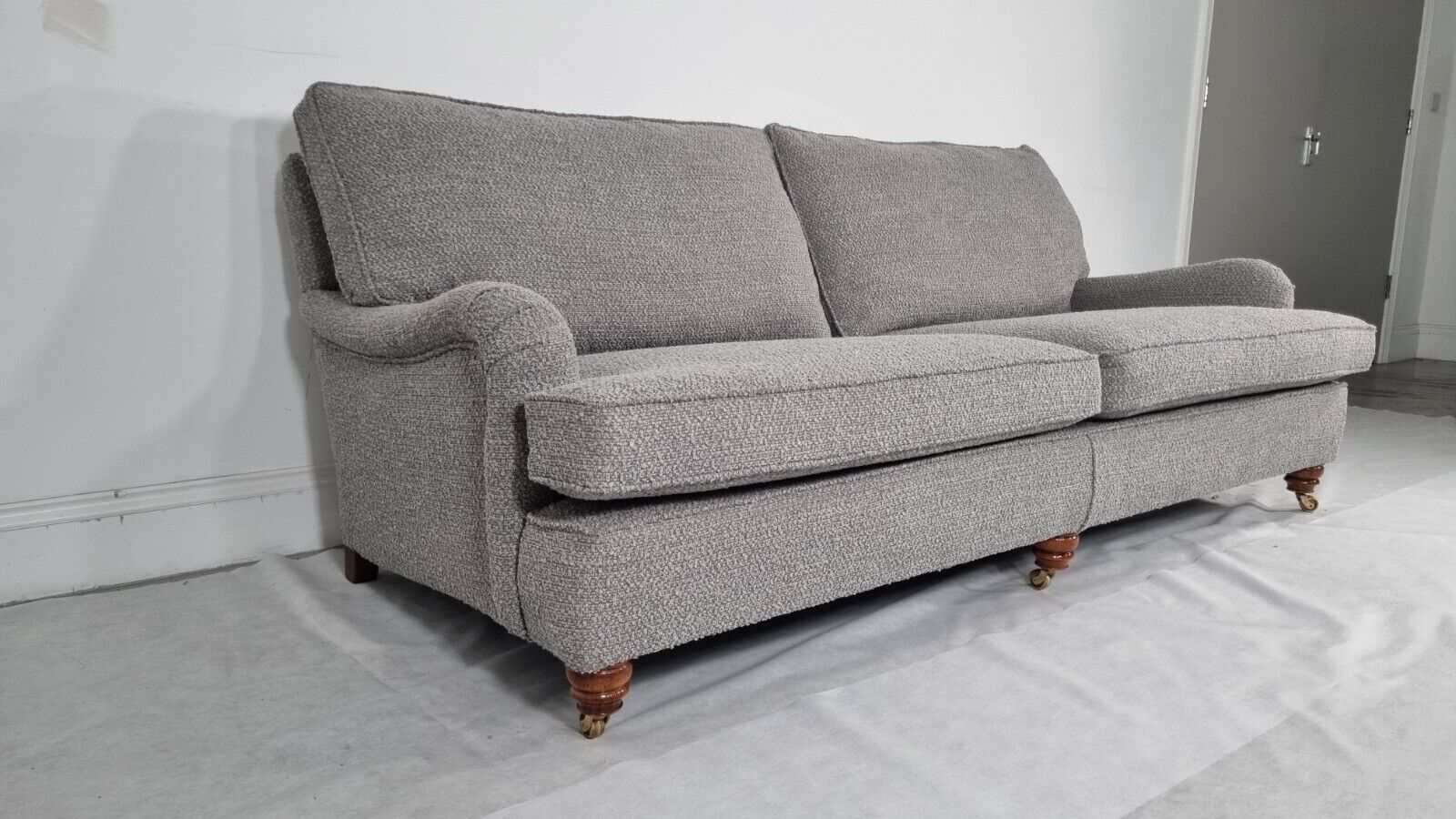 Impeccable Duresta Lansdowne Grande sofa in sumptuous grey chenille fabric - Image 7