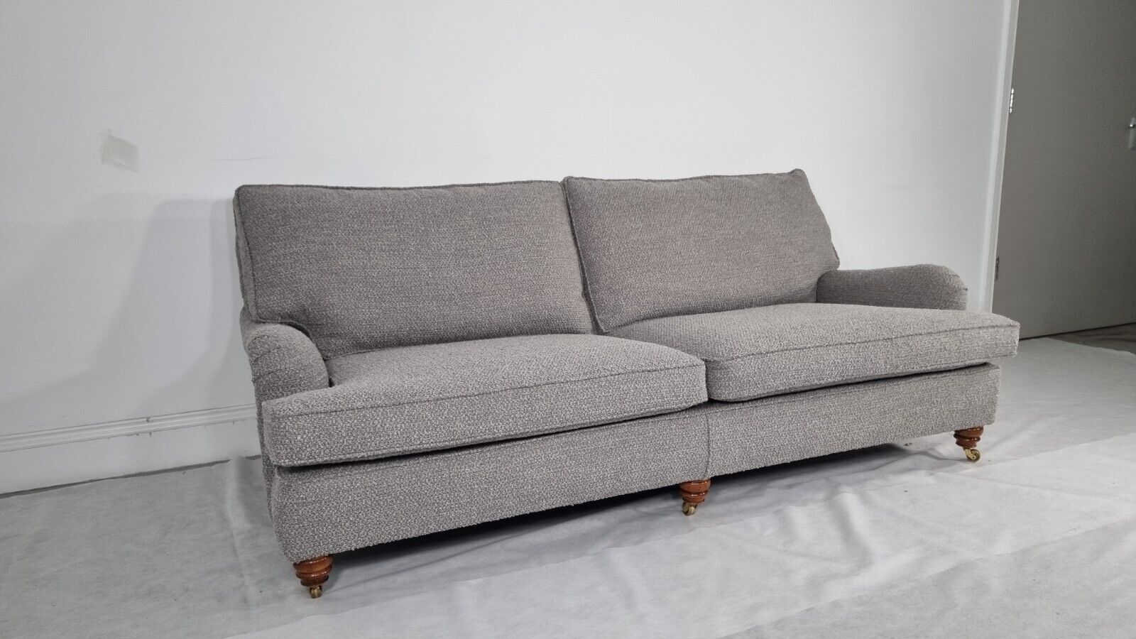Impeccable Duresta Lansdowne Grande sofa in sumptuous grey chenille fabric - Image 8