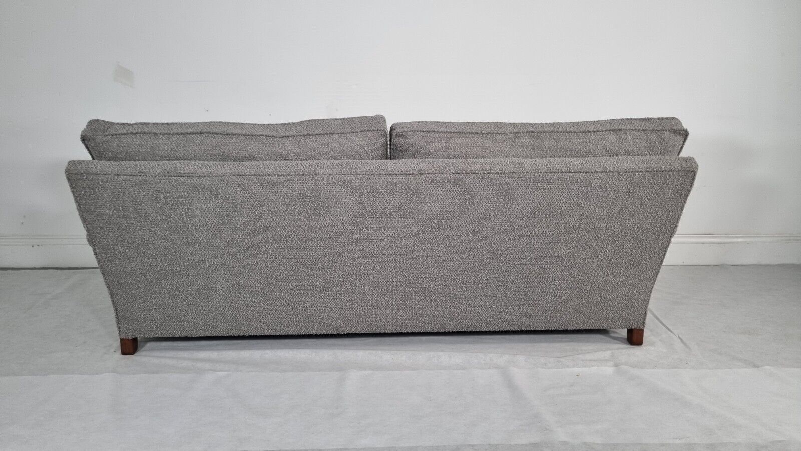 Impeccable Duresta Lansdowne Grande sofa in sumptuous grey chenille fabric - Image 9